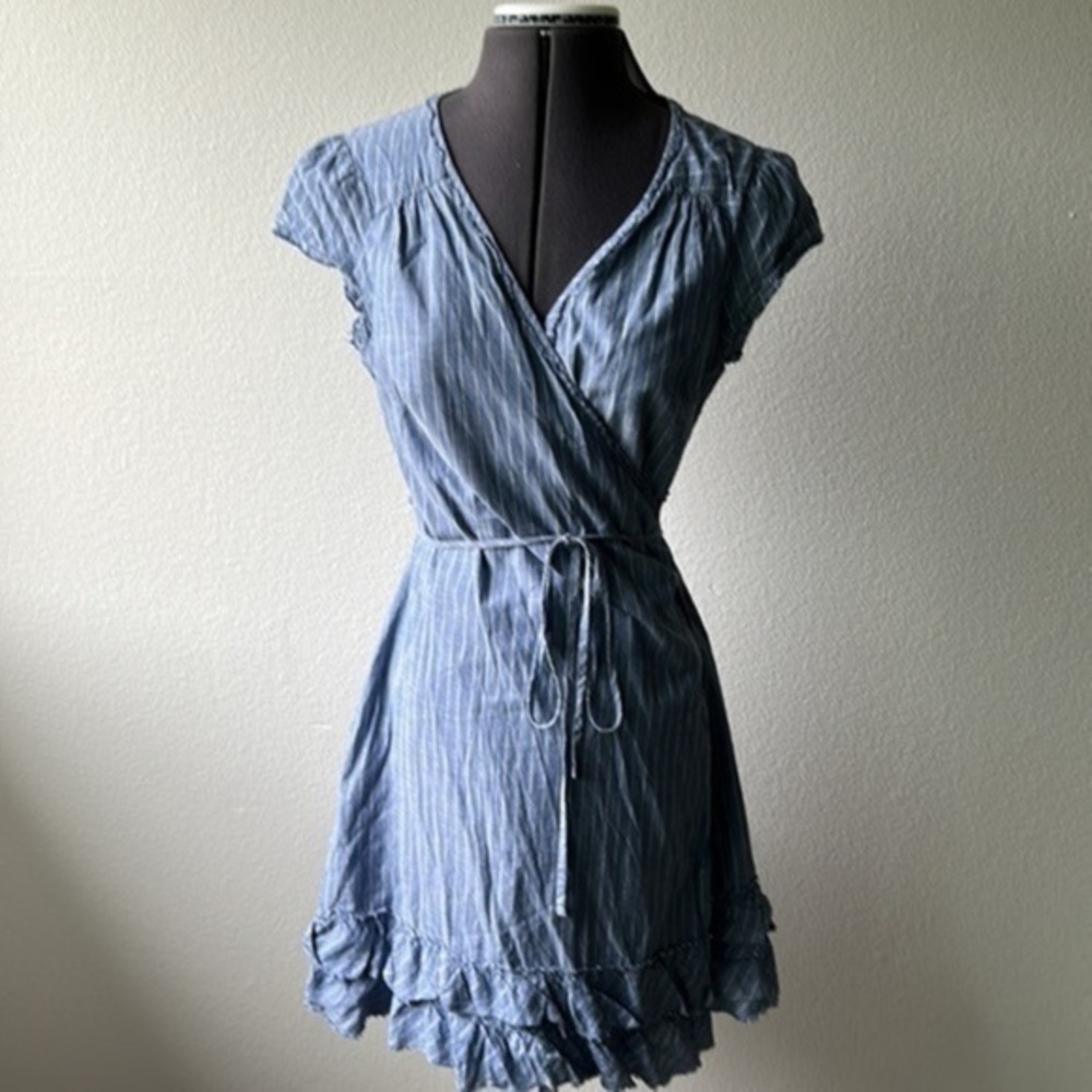 Converse dress wrap around size Medium light blue pin striped white Ruffle trim
